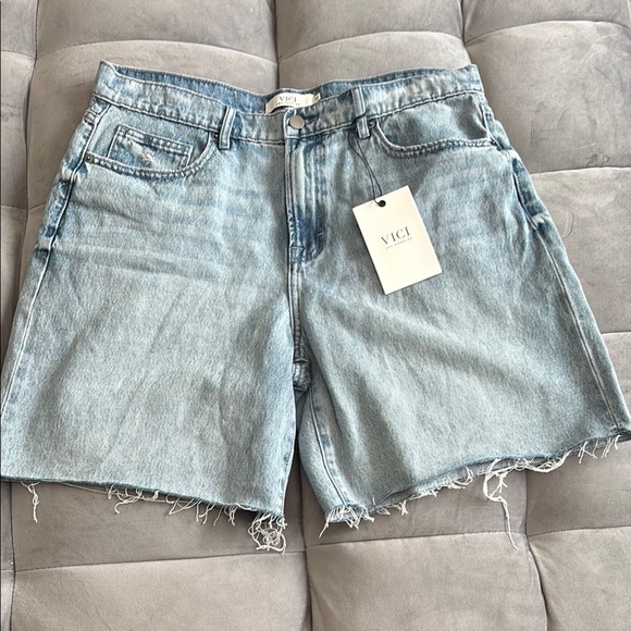 Vici Women's Light Blue Denim Shorts size 32 NWT - Picture 1 of 6